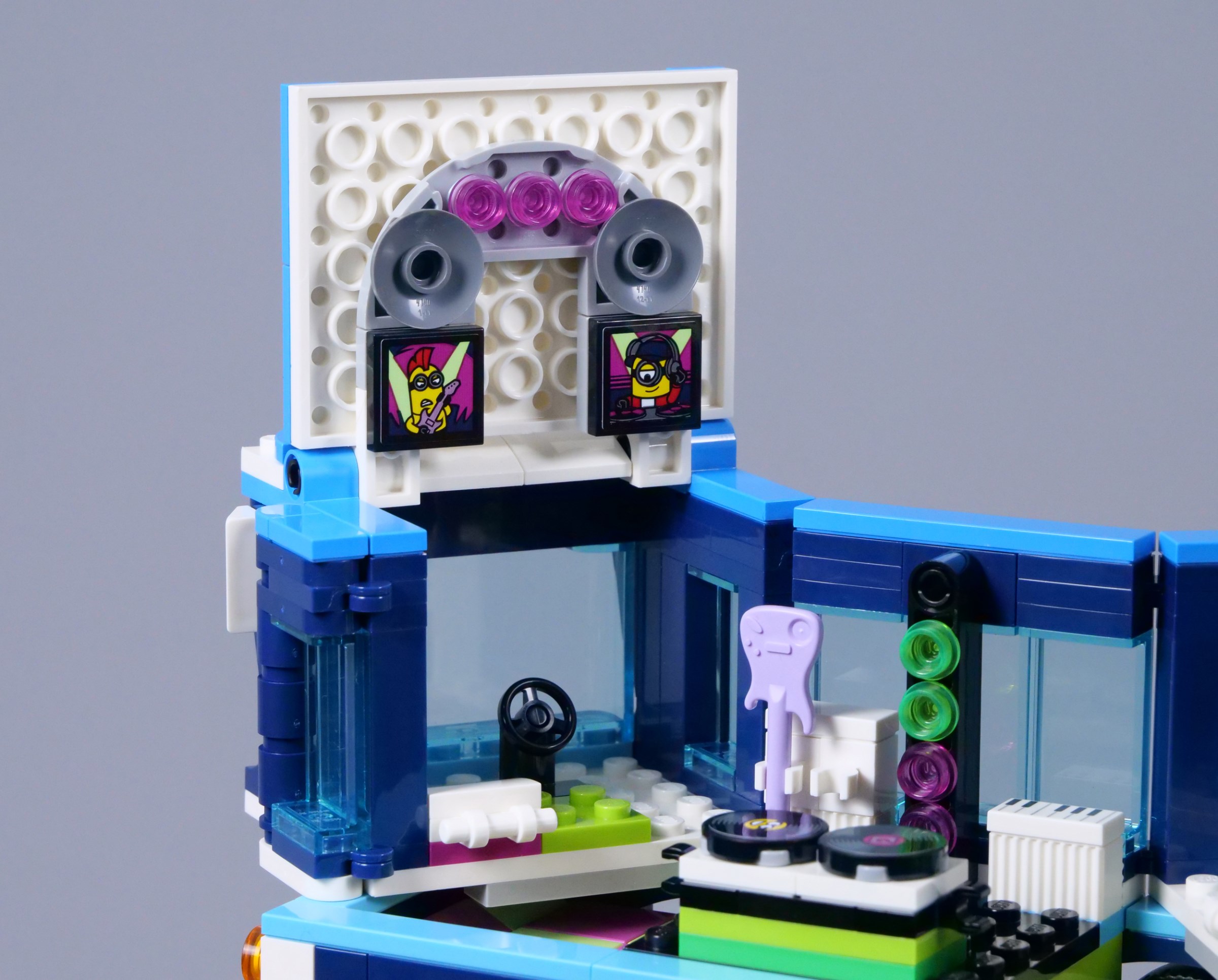 LEGO Despicable Me 75581 Minions' Music Party Bus review | Brickset